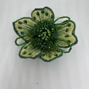 broche camélia verte brodée main